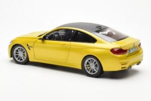 BMW M4 F82 Austin Žltý Metallic Paragon 1:18 80432339606 Kov – obrázok 7 z 8