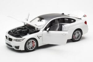 BMW M4 F82 Frozen Brilliant Biely Paragon 1:18 PA-97101 Kov – obrázok 2 z 8