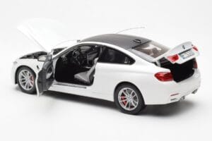 BMW M4 F82 Frozen Brilliant Biely Paragon 1:18 PA-97101 Kov – obrázok 5 z 8