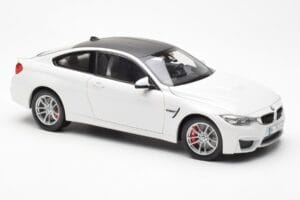 BMW M4 F82 Frozen Brilliant Biely Paragon 1:18 PA-97101 Kov – obrázok 6 z 8