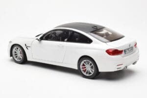 BMW M4 F82 Frozen Brilliant Biely Paragon 1:18 PA-97101 Kov – obrázok 7 z 8