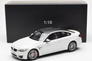 BMW M4 F82 Frozen Brilliant Biely Paragon 1:18 PA-97101 Kov – obrázok 8 z 8