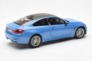BMW M4 F82 Yas Marina Modrý Paragon 1:18 PA-97102 Kov – obrázok 3 z 8