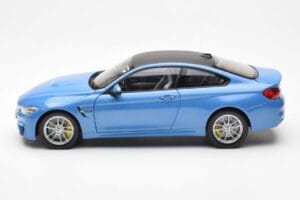 BMW M4 F82 Yas Marina Modrý Paragon 1:18 PA-97102 Kov – obrázok 4 z 8