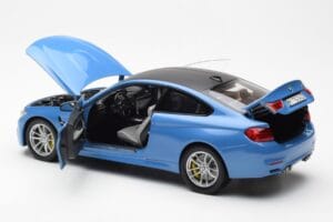 BMW M4 F82 Yas Marina Modrý Paragon 1:18 PA-97102 Kov – obrázok 5 z 8
