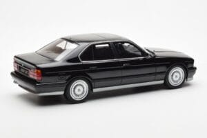 BMW M5 E34 Čierny Otto 1:18 OT690 Živica – obrázok 2 z 6
