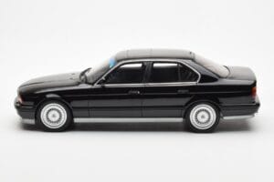 BMW M5 E34 Čierny Otto 1:18 OT690 Živica – obrázok 3 z 6