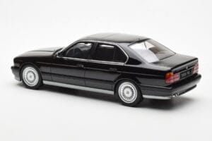 BMW M5 E34 Čierny Otto 1:18 OT690 Živica – obrázok 5 z 6