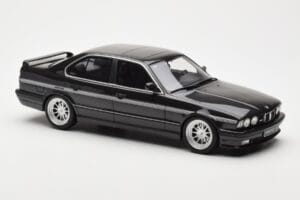 BMW M5 E34 Hartge H5 V12 Diamond Čierny Metallic Otto 1:18 OT362 Živica – obrázok 4 z 6
