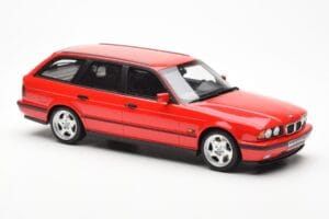 BMW M5 E34 Touring Červený Otto 1:18 OT951 Živica – obrázok 4 z 6
