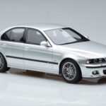 BMW M5 E39 Strieborný Otto 1:18 - image 4 of 7