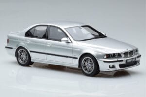 BMW M5 E39 Strieborný Otto 1:18 OT747B Živica – obrázok 4 z 7