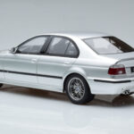 BMW M5 E39 Strieborný Otto 1:18 - image 5 of 7