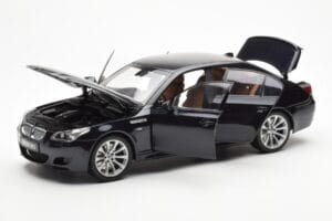 BMW M5 E60 Carbon Čierny Kyosho 1:18 08593BK Kov – obrázok 2 z 8