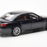 BMW M5 E60 Carbon Čierny Kyosho 1:18 - image 3 of 8