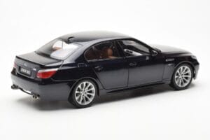 BMW M5 E60 Carbon Čierny Kyosho 1:18 08593BK Kov – obrázok 3 z 8
