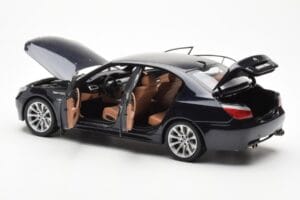 BMW M5 E60 Carbon Čierny Kyosho 1:18 08593BK Kov – obrázok 5 z 8