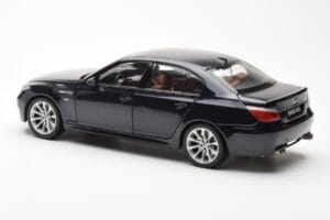 BMW M5 E60 Carbon Čierny Kyosho 1:18 08593BK Kov – obrázok 7 z 8