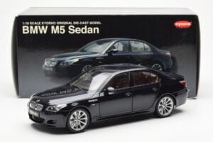BMW M5 E60 Carbon Čierny Kyosho 1:18 08593BK Kov – obrázok 8 z 8
