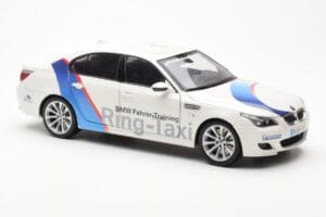 BMW M5 E60 Ring Taxi Nurburgring Kyosho 1:18 08593RT Kov – obrázok 6 z 8