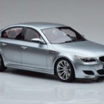 BMW M5 E60 Strieborný Otto 1:18 - image 4 of 6