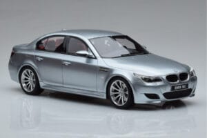 BMW M5 E60 Strieborný Otto 1:18 OT426 Živica – obrázok 4 z 6