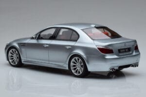 BMW M5 E60 Strieborný Otto 1:18 OT426 Živica – obrázok 5 z 6