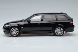 BMW M5 E61 Touring Čierny Otto 1:18 OT1020 Živica – obrázok 3 z 6