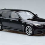 BMW M5 E61 Touring Čierny Otto 1:18 - image 4 of 6
