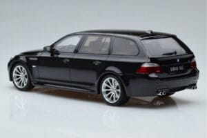 BMW M5 E61 Touring Čierny Otto 1:18 OT1020 Živica – obrázok 5 z 6