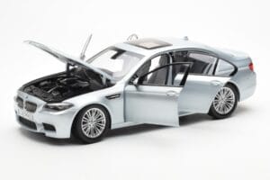 BMW M5 F10 Silverstone Strieborný Paragon 1:18 80432186353 Kov – obrázok 2 z 8