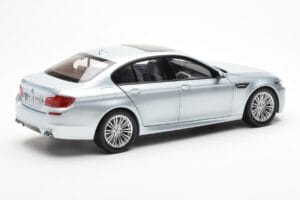 BMW M5 F10 Silverstone Strieborný Paragon 1:18 80432186353 Kov – obrázok 3 z 8