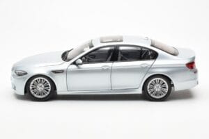 BMW M5 F10 Silverstone Strieborný Paragon 1:18 80432186353 Kov – obrázok 4 z 8