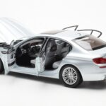 BMW M5 F10 Silverstone Strieborný Paragon 1:18 80432186353 - image 5 of 8