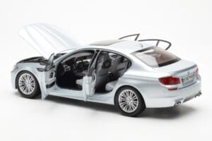 BMW M5 F10 Silverstone Strieborný Paragon 1:18 80432186353 Kov – obrázok 5 z 8