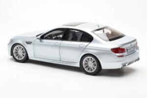 BMW M5 F10 Silverstone Strieborný Paragon 1:18 80432186353 Kov – obrázok 7 z 8