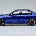 BMW M5 F90 Marina Bay Modrý Norev 1:18 - image 4 of 7