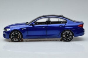 BMW M5 F90 Marina Bay Modrý Norev 1:18 80432454783 Kov – obrázok 4 z 7