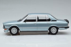 BMW M535i E12 Modrá Norev 1:18 183269 Kov – obrázok 3 z 6