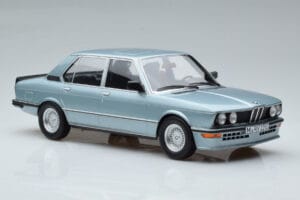 BMW M535i E12 Modrá Norev 1:18 183269 Kov – obrázok 4 z 6
