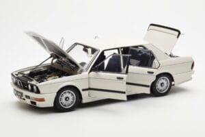 BMW M535i E28 Alpine Biely AUTOart 1:18 75161 Kov – obrázok 2 z 10