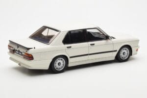 BMW M535i E28 Alpine Biely AUTOart 1:18 75161 Kov – obrázok 3 z 10