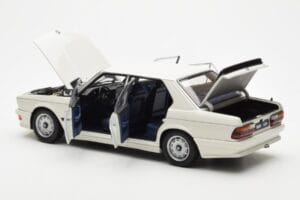 BMW M535i E28 Alpine Biely AUTOart 1:18 75161 Kov – obrázok 5 z 10