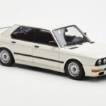 BMW M535i E28 Alpine Biely AUTOart 1:18 - image 6 of 10