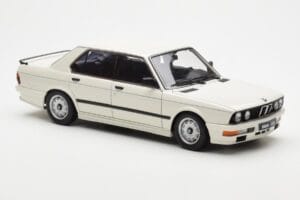 BMW M535i E28 Alpine Biely AUTOart 1:18 75161 Kov – obrázok 6 z 10