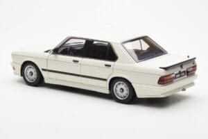 BMW M535i E28 Alpine Biely AUTOart 1:18 75161 Kov – obrázok 7 z 10