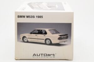 BMW M535i E28 Alpine Biely AUTOart 1:18 75161 Kov – obrázok 8 z 10