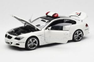 BMW M6 E63 MotoGP Safety Car 2006 Kyosho 1:18 08707GPB Kov – obrázok 2 z 8