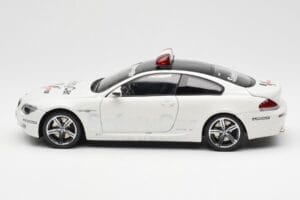BMW M6 E63 MotoGP Safety Car 2006 Kyosho 1:18 08707GPB Kov – obrázok 4 z 8