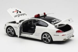 BMW M6 E63 MotoGP Safety Car 2006 Kyosho 1:18 08707GPB Kov – obrázok 5 z 8
